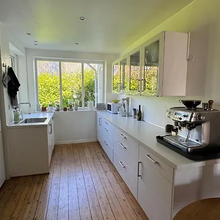 Lejlighed 230 Sqmtr 3-bedroom Stylish Art Deco House Gentofte