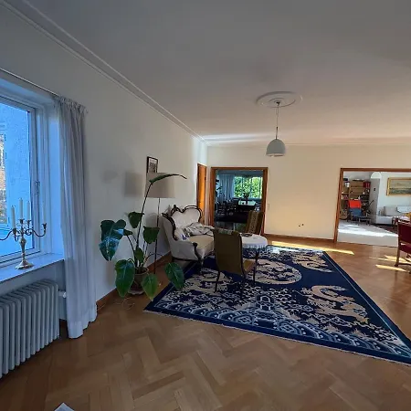 230 Sqmtr 3-bedroom Stylish Art Deco House Lejlighed *